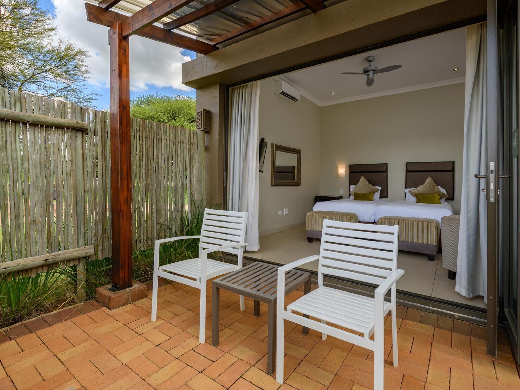 Monomotapa Village @ Legend Golf And Safari Resort Golders Green Екстериор снимка