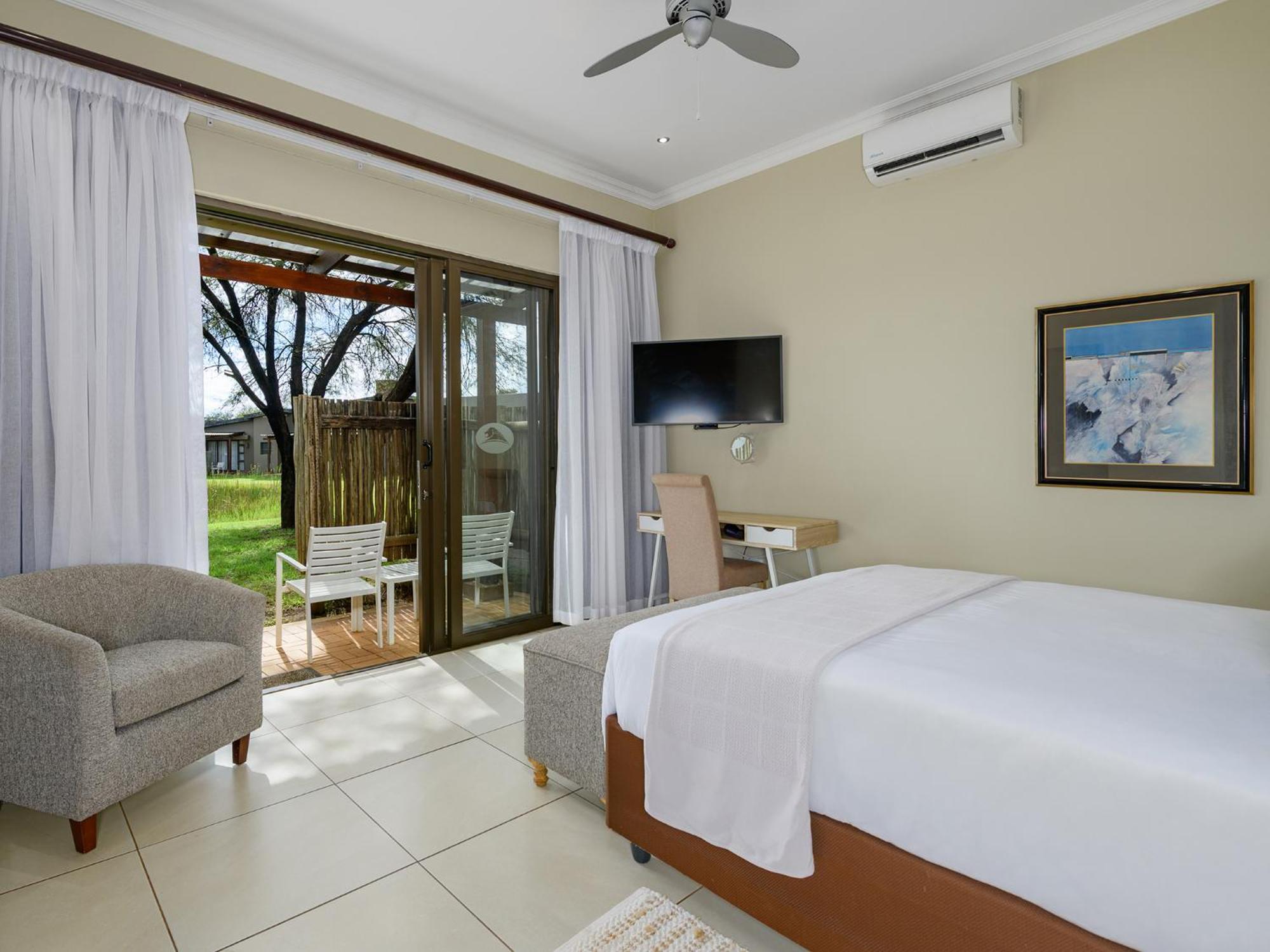 Monomotapa Village @ Legend Golf And Safari Resort Golders Green Екстериор снимка